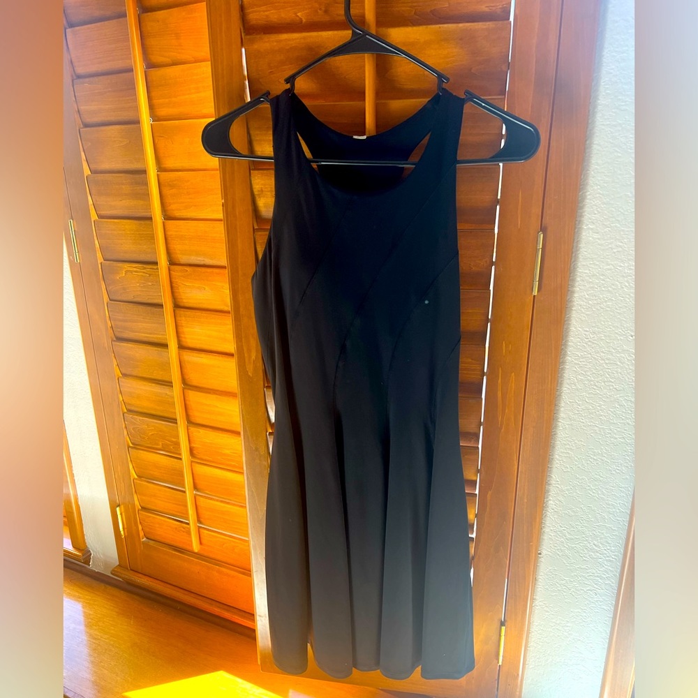Lululemon dress size 6 new with out tags, built in braw
